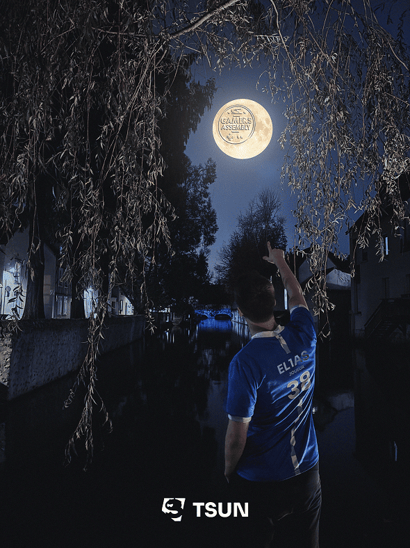el1as qui pointe vers la lune qui a le logo de la GA