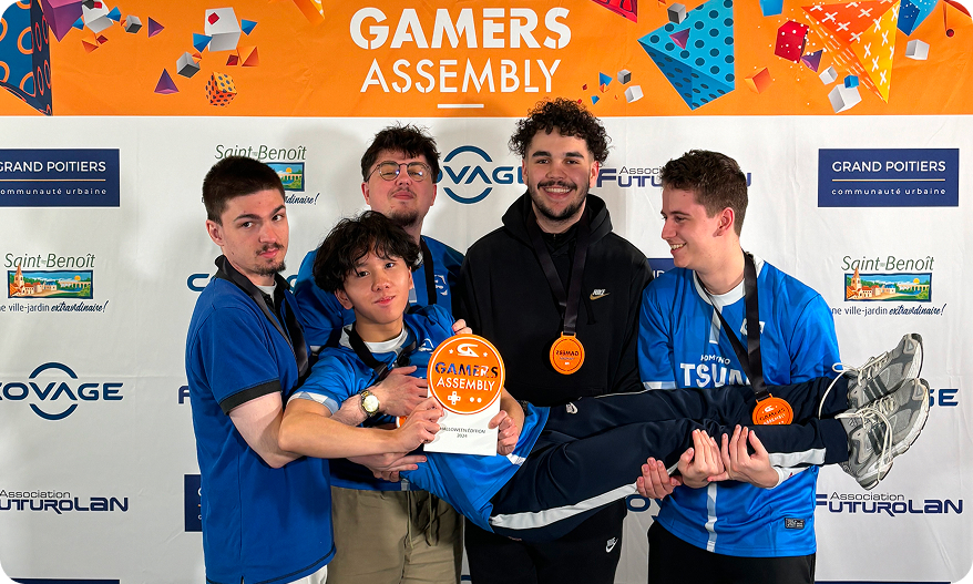 Les joueurs de l'équipe TSUN célèbrent la victoire de la Gamers Assembly édition Halloween 2O24